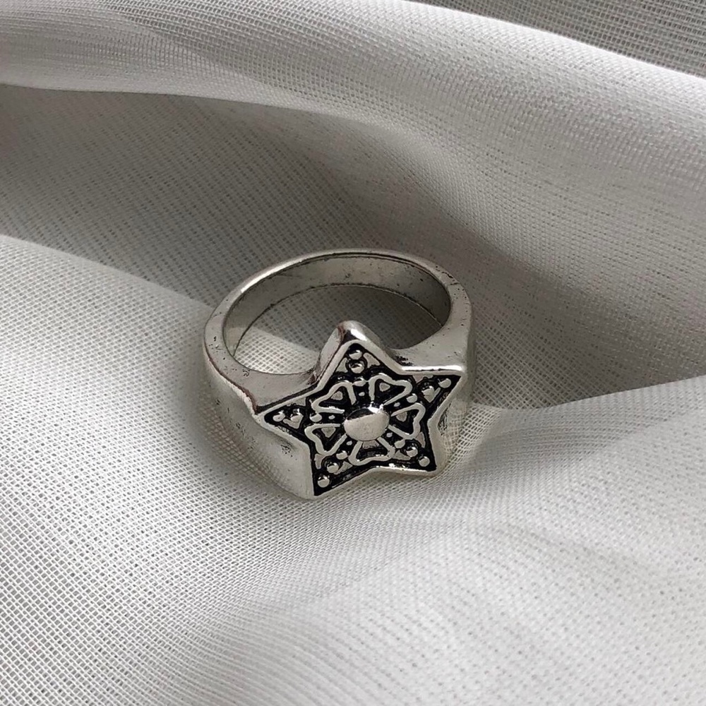 Men’s star Y2K ring